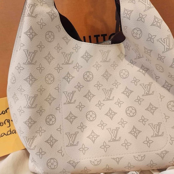 SOLD ❌ Louis Vuitton Carmel Mahina ❌ SOLD - Picture 2 of 9
